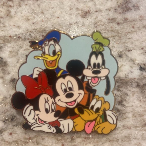 Disney Fab 5 pin. Collectible. On back says pin trading 2008 Disney China. - Picture 1 of 4